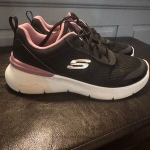 Skechers Women's Black and Pink Sneakers